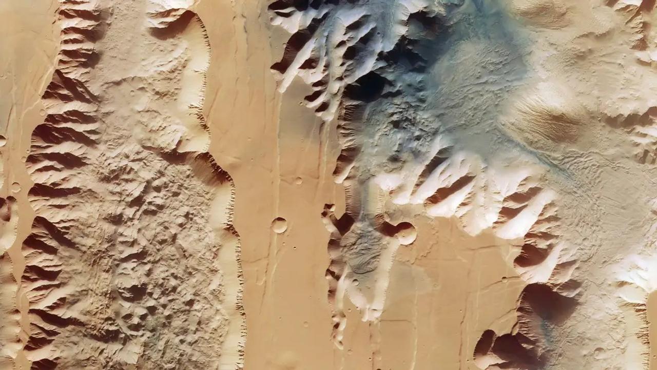 太陽系でいちばんデカい渓谷。火星探査機｢マーズ・エクスプレス｣からの最新画像