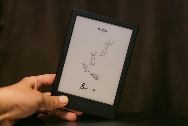 絶妙サイズのE Inkタブレット｢BOOX Poke4 lite｣で電子書籍の山が崩れていく理由 | ギズモード・ジャパン