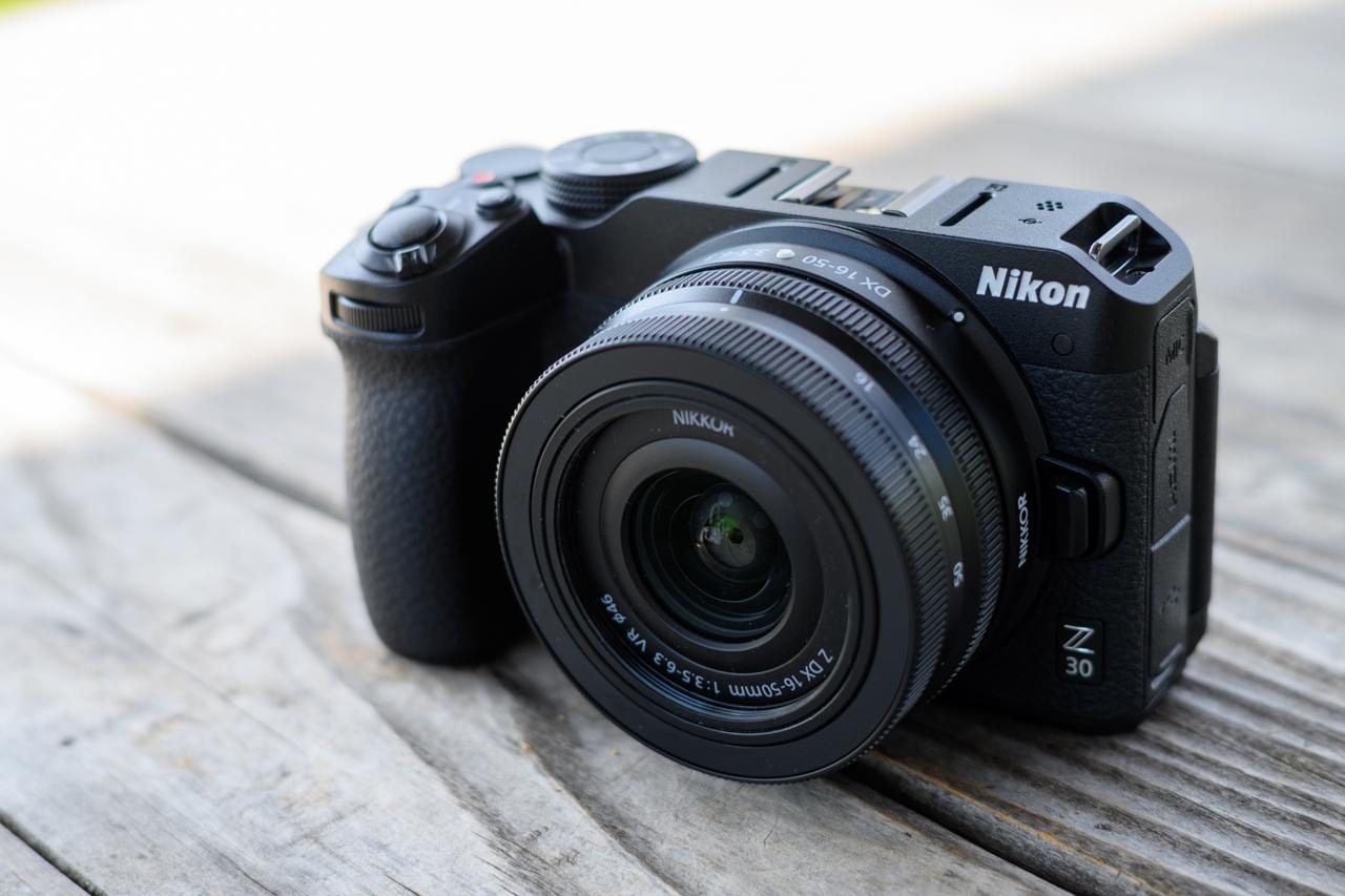 小さくて軽いVlog向けミラーレス一眼｢Nikon Z 30｣は、日常でも旅行でも 
