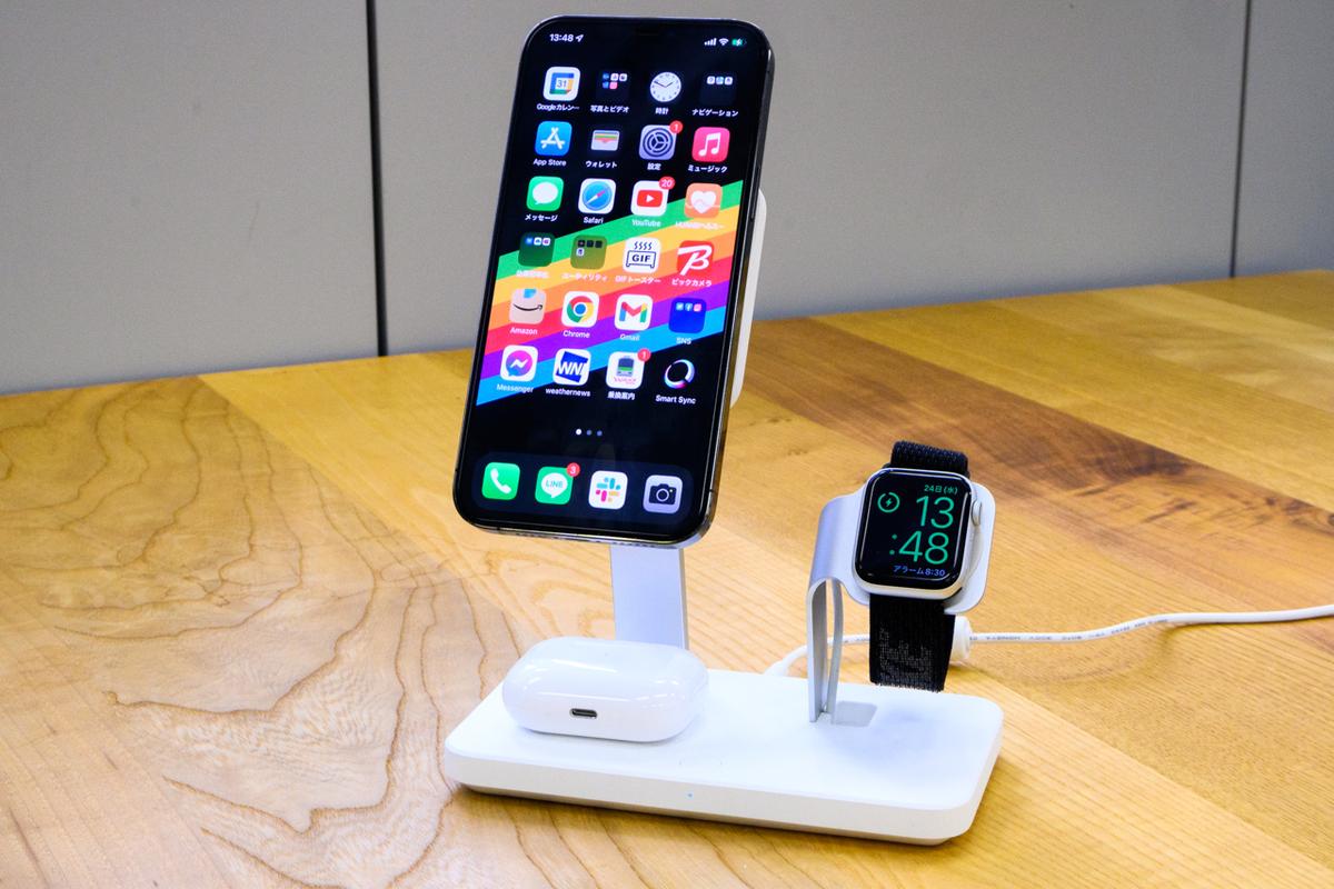 冷却ファンでiPhoneを効率よく充電できるESRの3 in 1充電器 