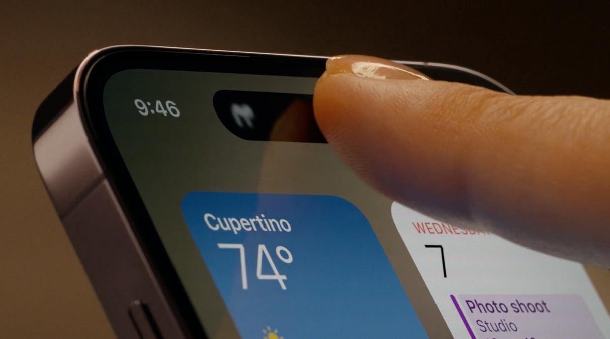 iPhone 14 Proのインカメラは皮脂ベタベタの覚悟が必要かも…。そうだ