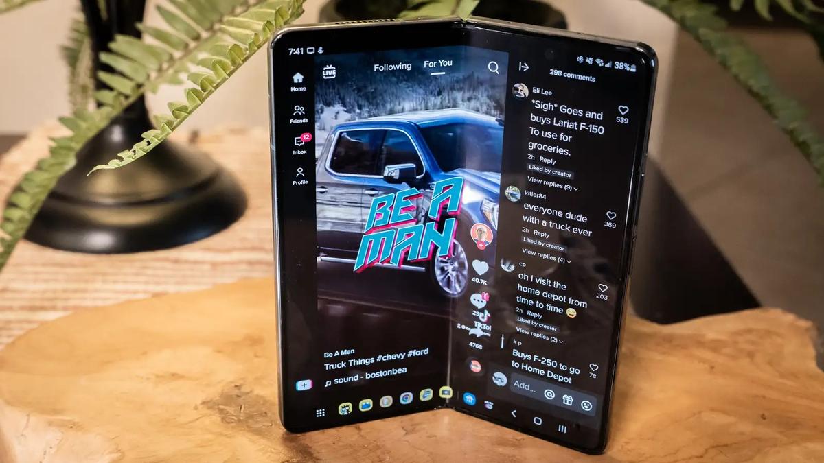 手が届く値段ならぜったい買う。折りたたみスマホ「Galaxy Z Fold 4 