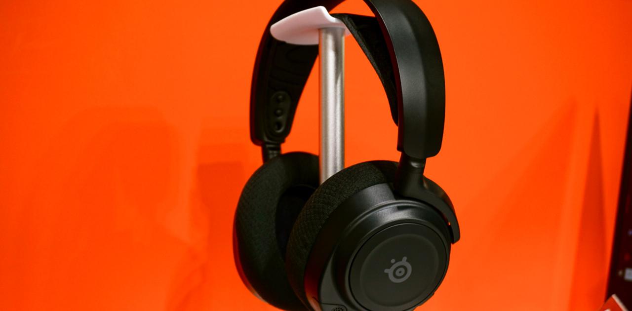ゲーム機とディスコードの音を同時に聞ける。SteelSeries｢Arctis Nova7 