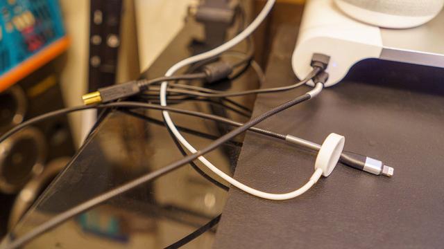 MagneticCableHolder02