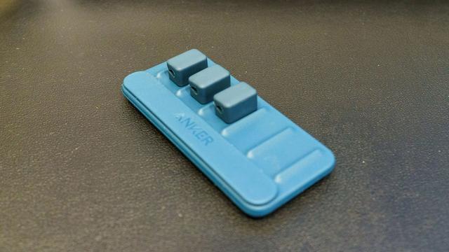 MagneticCableHolder04