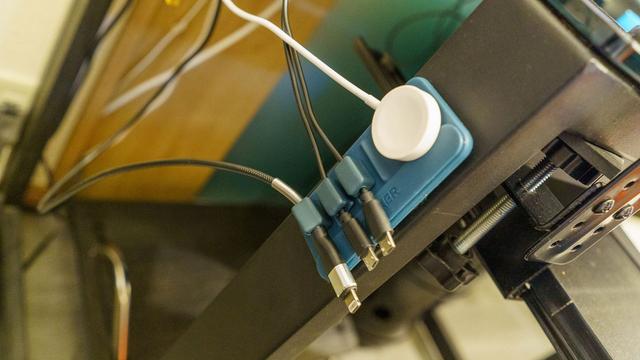 MagneticCableHolder06