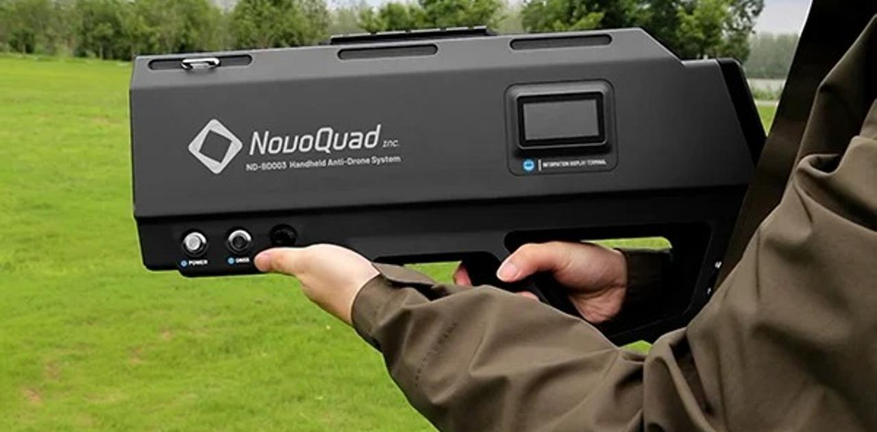 SF感がすごい。ドローンを迎撃するマシンガン型ジャマー