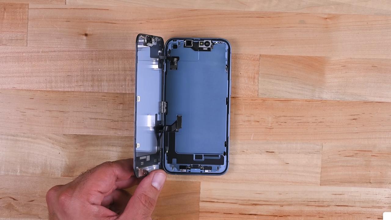 iPhone 14、注目すべきは中身。デザイン一新で修理がしやすくなっている！