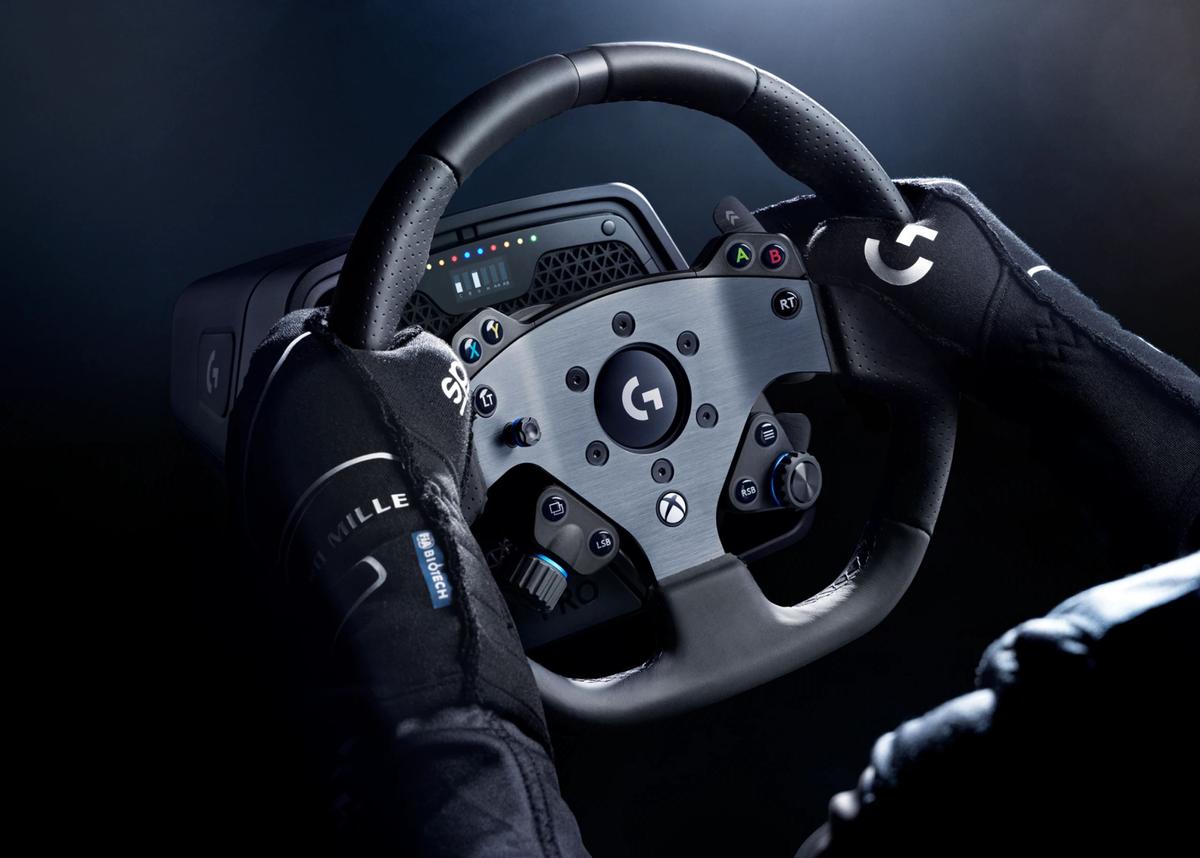 ソリッドでリアルな重さと振動をもたらす高級ハンコン「PRO Racing