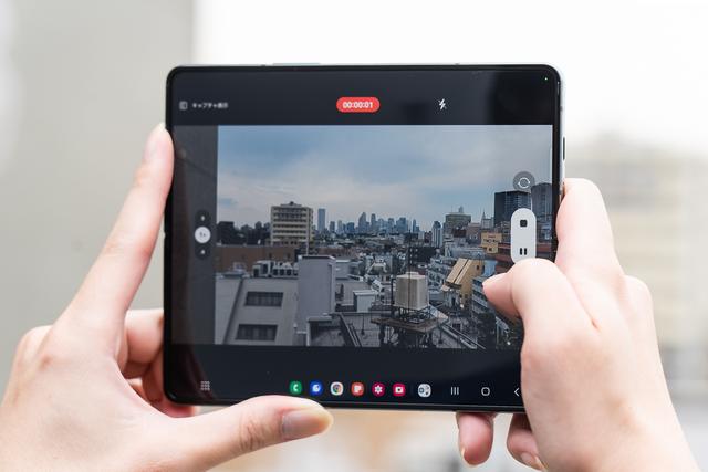 Samsung Galaxy Z Fold 3にはディスプレイ下に自撮りカメラが搭載されると報じられている
