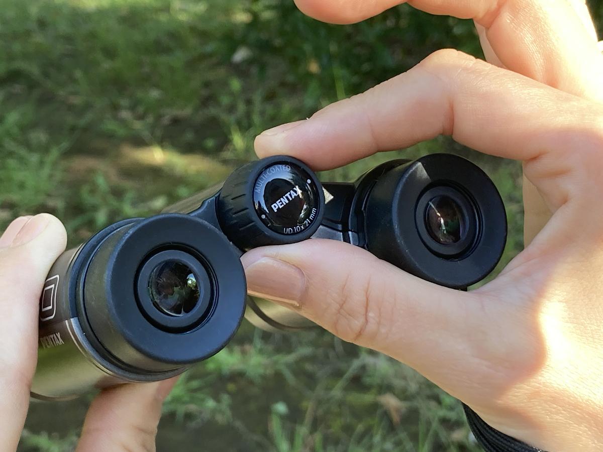 小型軽量で野球観戦のお供にぴったり。ペンタックスのコンパクト双眼鏡 