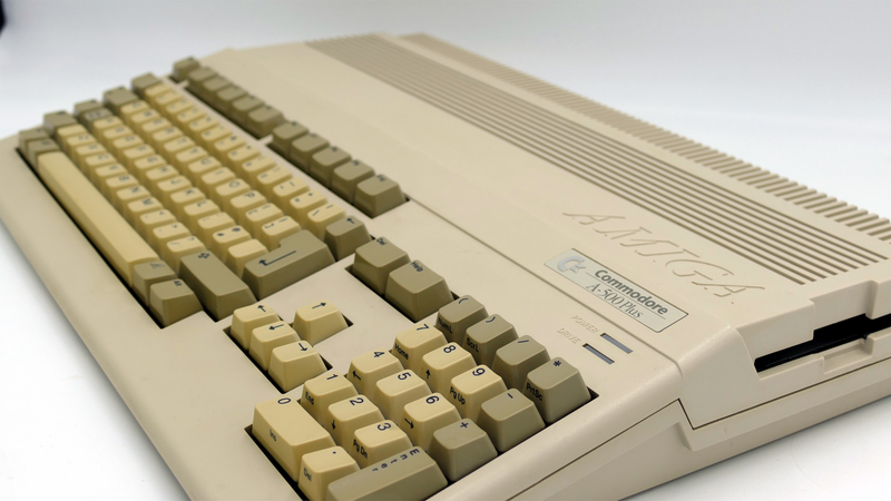 80sの伝説的マルチメディアPC、AMIGAが現代に蘇った！（キーボードのみ