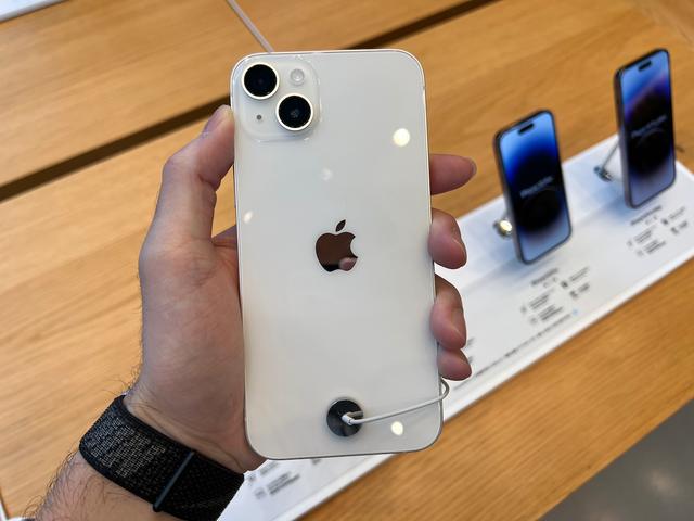 iPhone 14 Plus、軽くていいじゃん！ アップル表参道でさわってきました | ギズモード・ジャパン