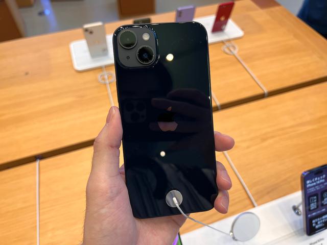 iPhone 14 Plus、軽くていいじゃん！ アップル表参道でさわってきまし