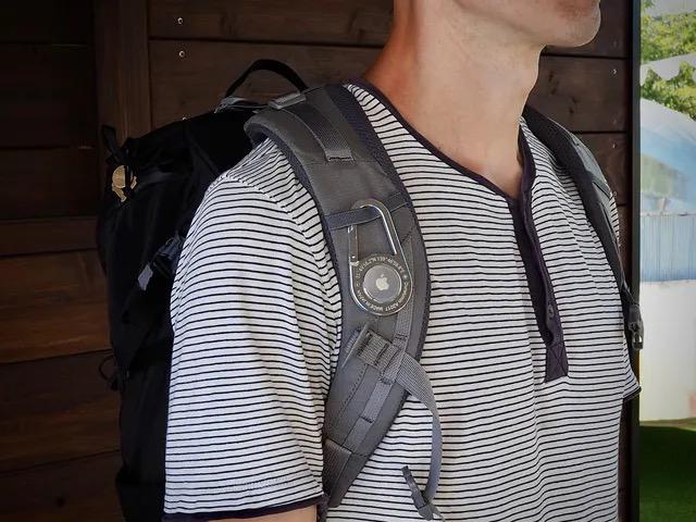 airtagcarabiner_0