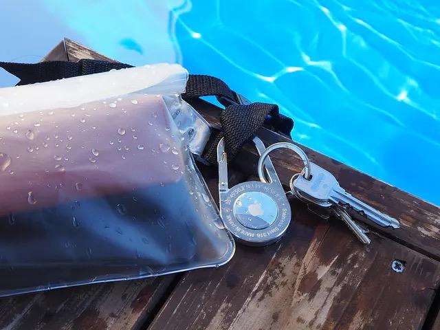airtagcarabiner_2