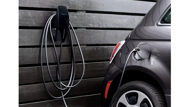 テスラEVの自宅用充電設備「ウォールコネクター」とは？工事や