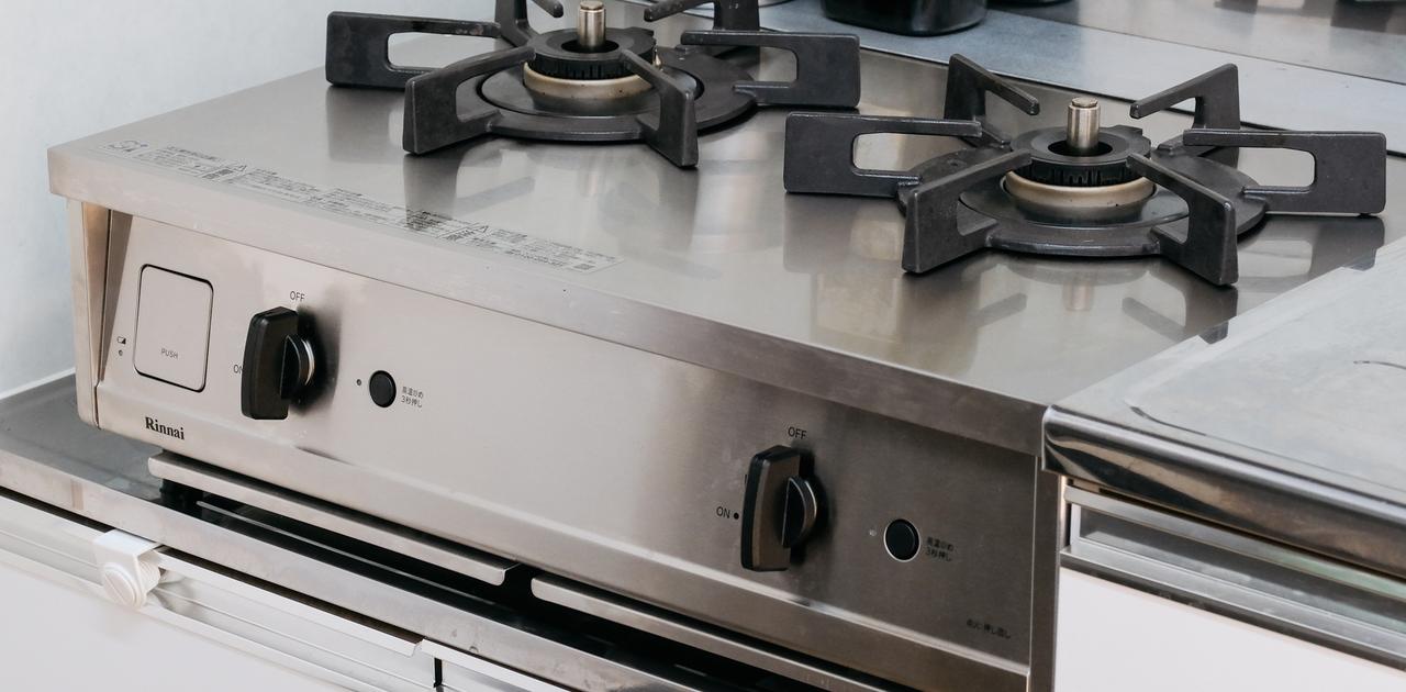 カッコよさと掃除しやすさを考えて、グリル無しのガスコンロ｢Vamo.｣を 