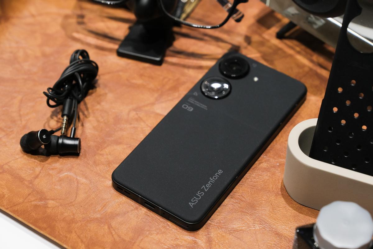 5.9インチボディに贅沢機能！ 誰の手のひらにもちょうどいい「Zenfone 