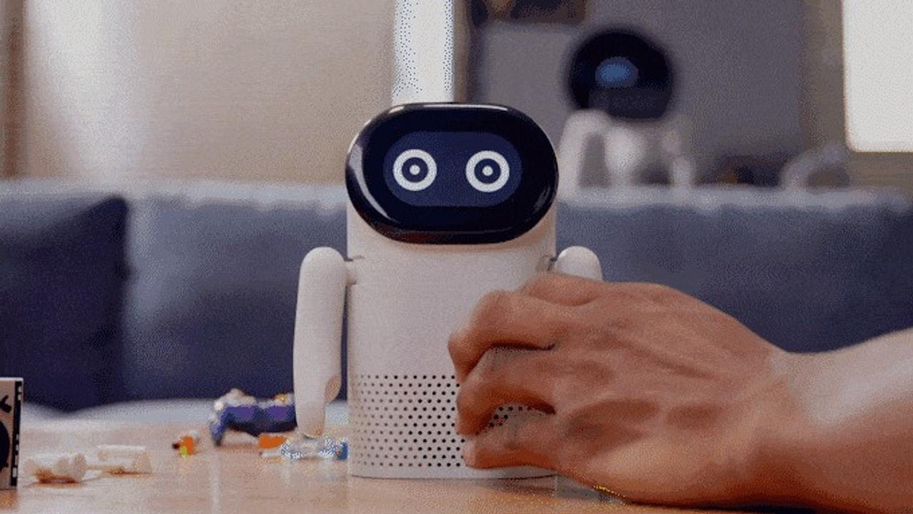 腕を振って踊るロボット無線スピーカー｢roboBeats｣。顔の表情も豊かで楽しい相棒
