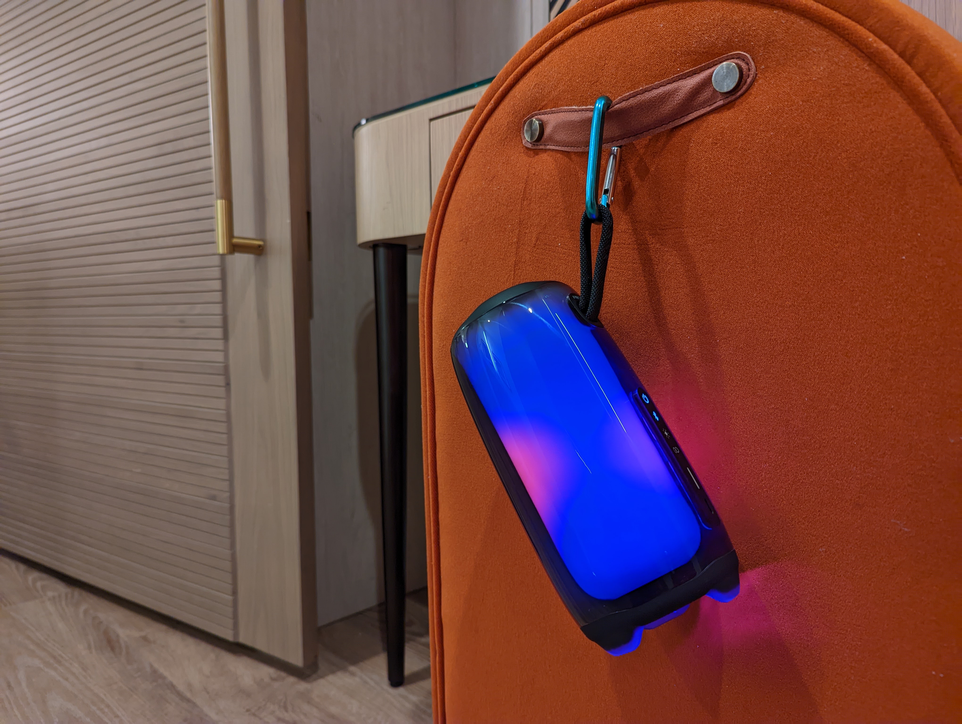 どうしてスピーカーを光らせるの? JBL Pulse 5のデザイナーに どうしてスピーカーを光らせるの? JBL Pulse 5のデザイナーに