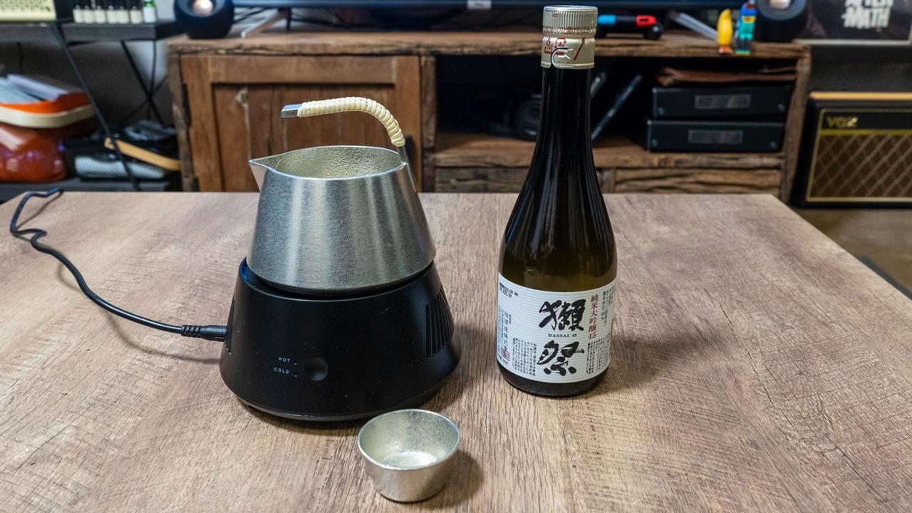 熱燗も冷やもワンボタンで。10〜60℃まで日本酒の変化を楽しめる万能酒器｢hiyakan PRO｣