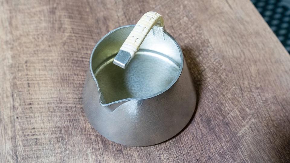 熱燗も冷やもワンボタンで。10〜60℃まで日本酒の変化を楽しめる