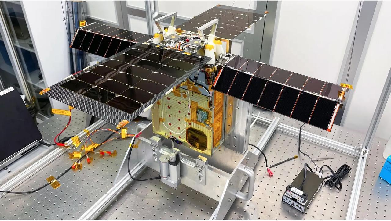 Online News Magazine Online News Magazine まだ誰も見たことのない月の水、NASAの小型探査機が探しに行くよ