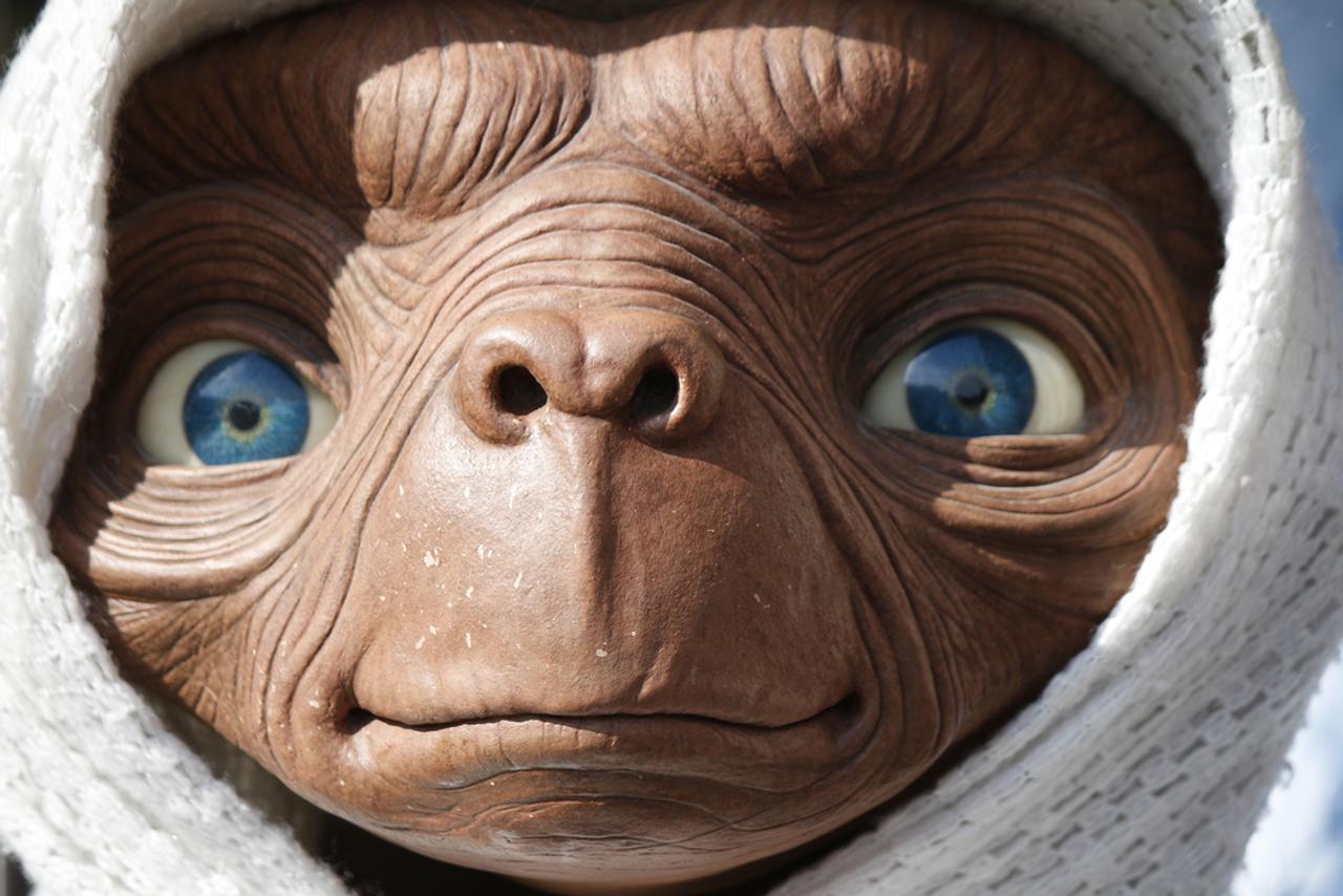落札予想金額は3億円!? 映画で実際に使用された『E.T.』のロボットがオークションへ