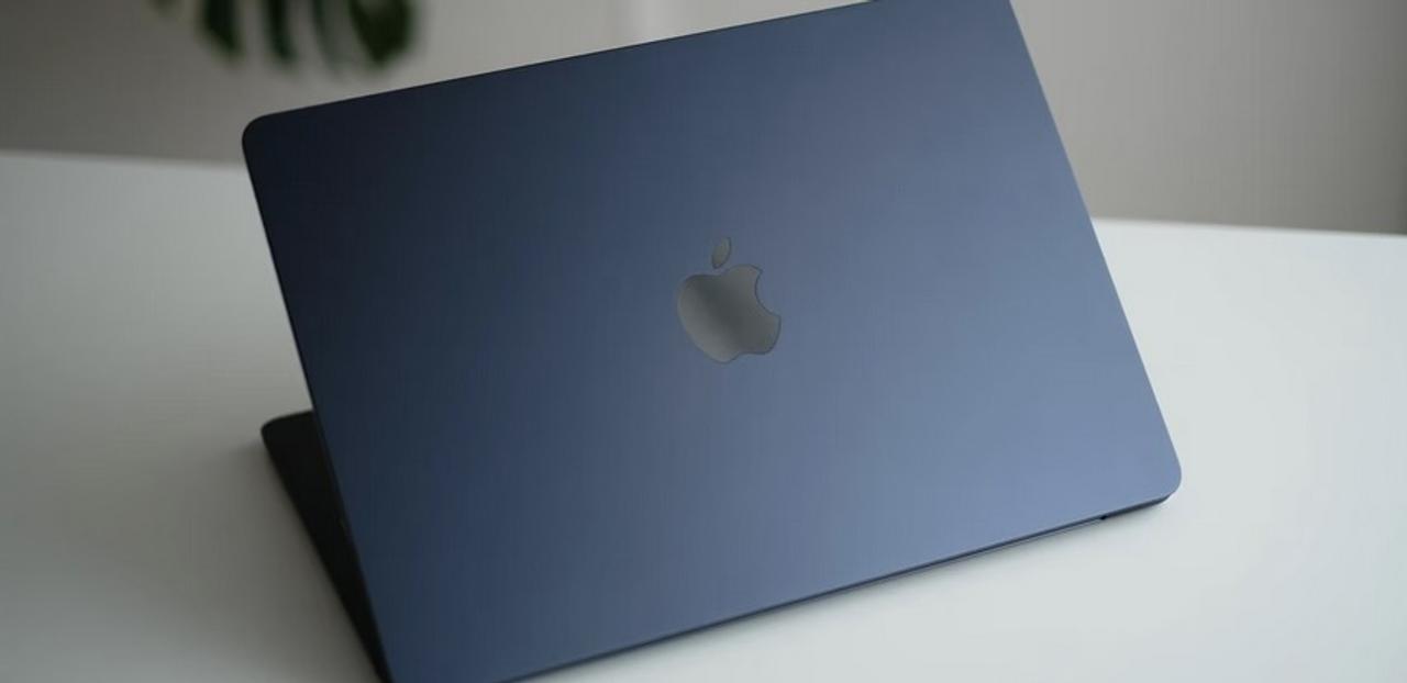 MacBookのロゴ、また光るデザインへ戻るのかも…