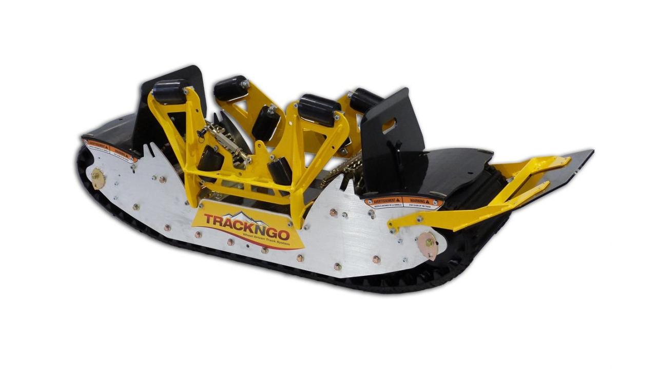 まるでクルマのスノーブーツ。タイヤのまま履けば雪上車になるキャタピラ