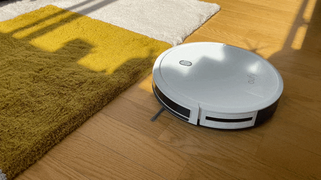 ロボット掃除機ビギナーにすすめたい。良コスパでコンパクトな「Anker
