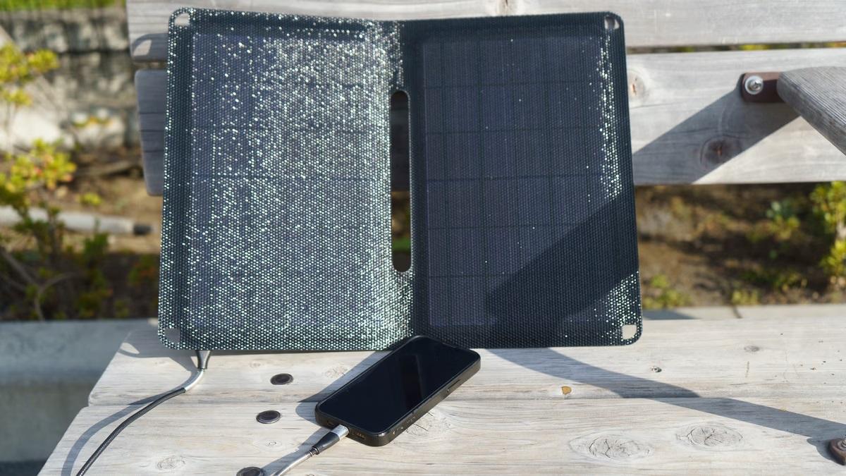 手軽に太陽光発電、初めませんか? A4サイズで雨にも負けない 手軽に太陽光発電、初めませんか? A4サイズで雨にも負けない
