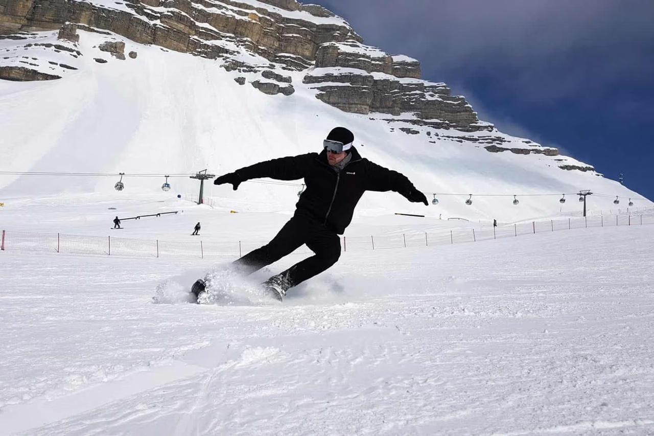 雪上をスケートのように滑る！ 新感覚のスノーギア｢snowfeet｣はこの冬の新定番