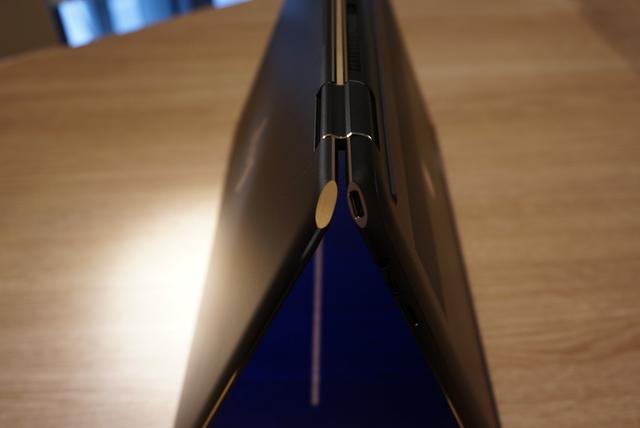 HP Spectre x360 16ヒンジ