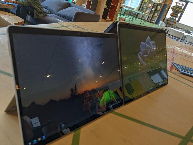 HP Spectre x360 16とSurfaceのディスプレイ反射比較