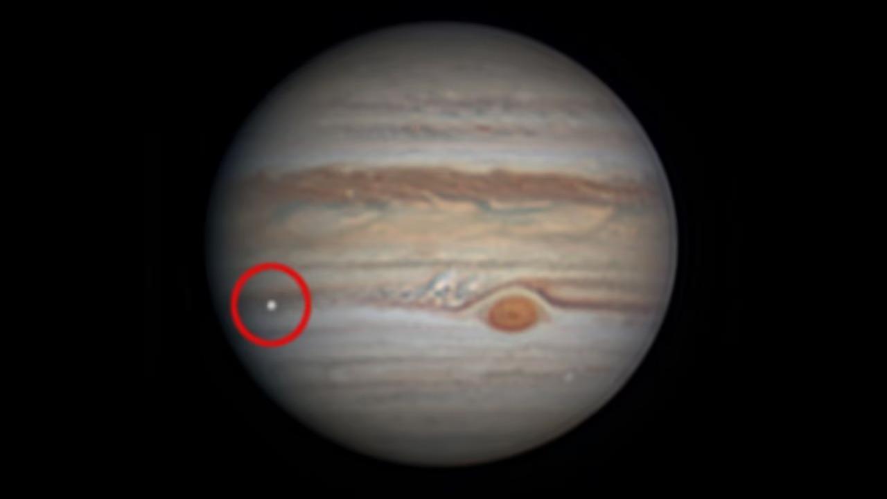 木星に巨大な何かが衝突したっぽいです