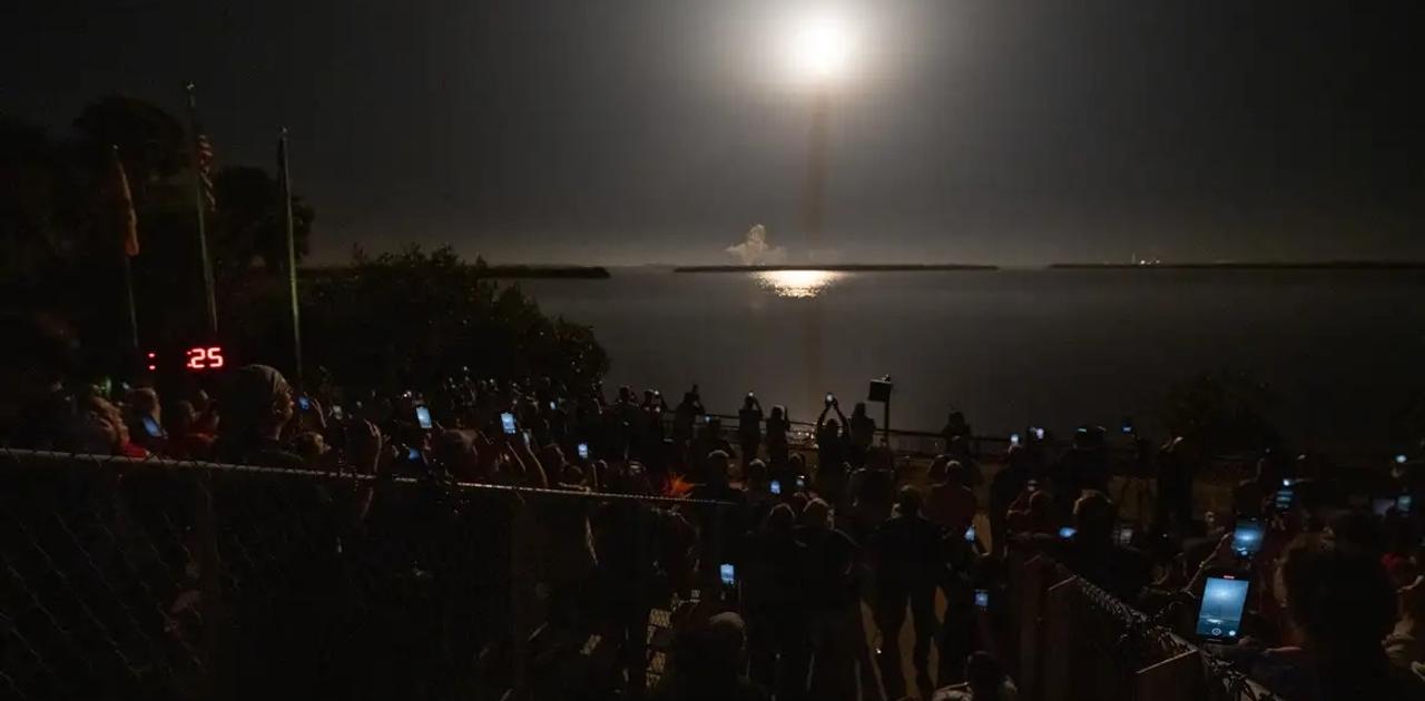 ギズモード・ジャパンのニュース記事「歴史的瞬間！写真で振り返る｢NASA巨大ロケット打ち上げ｣」の画像