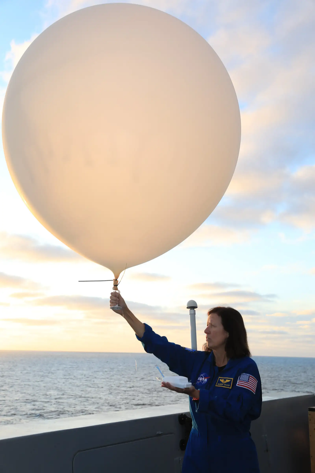 20221213Orion2_balloon