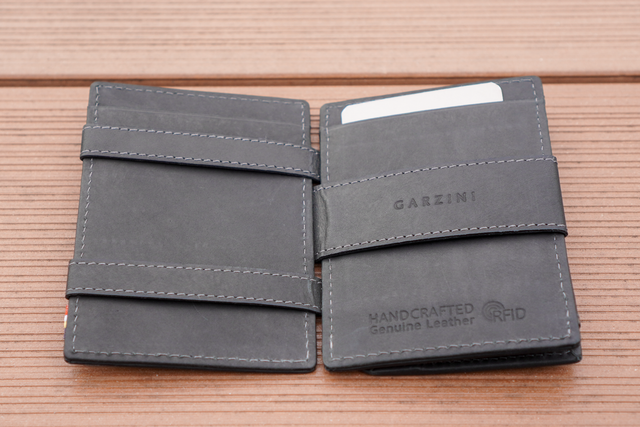 全品送料0円 Garzini社 Magic coin wallet 紙幣が消える新感覚