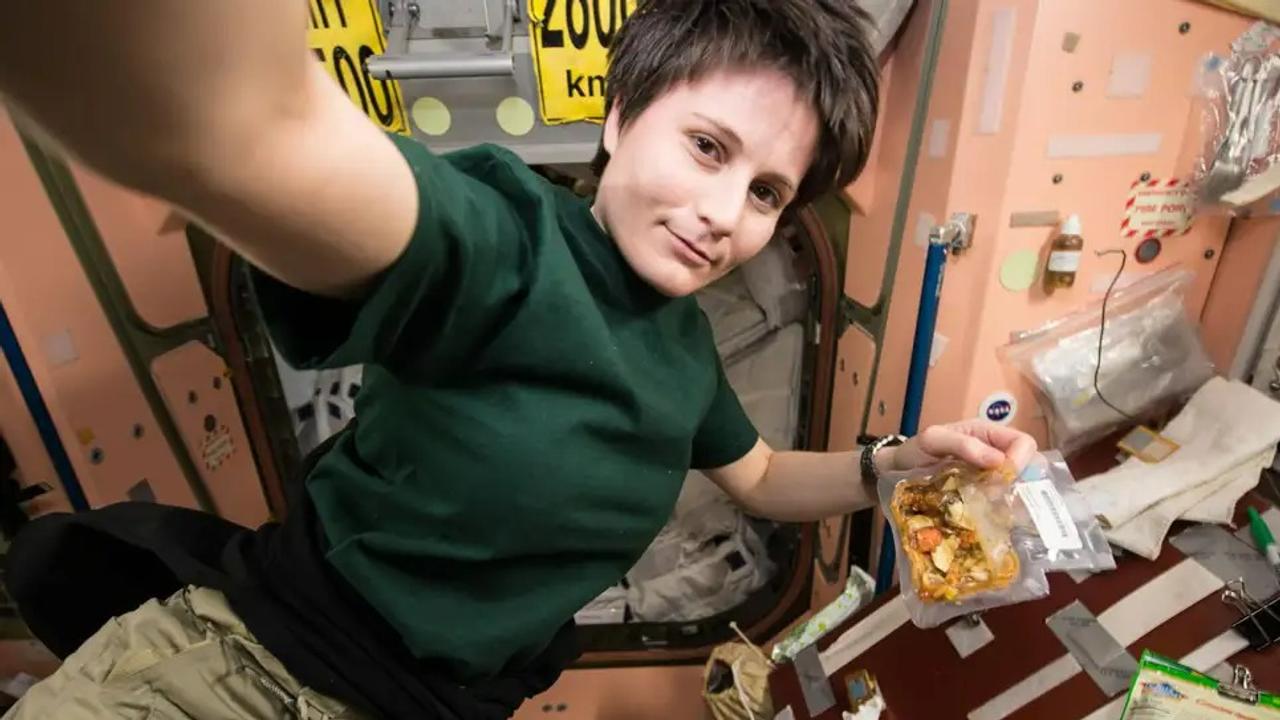 宇宙飛行士定食ください。地球で考える健康な食事ではなく、宇宙環境に適した食事とは？
