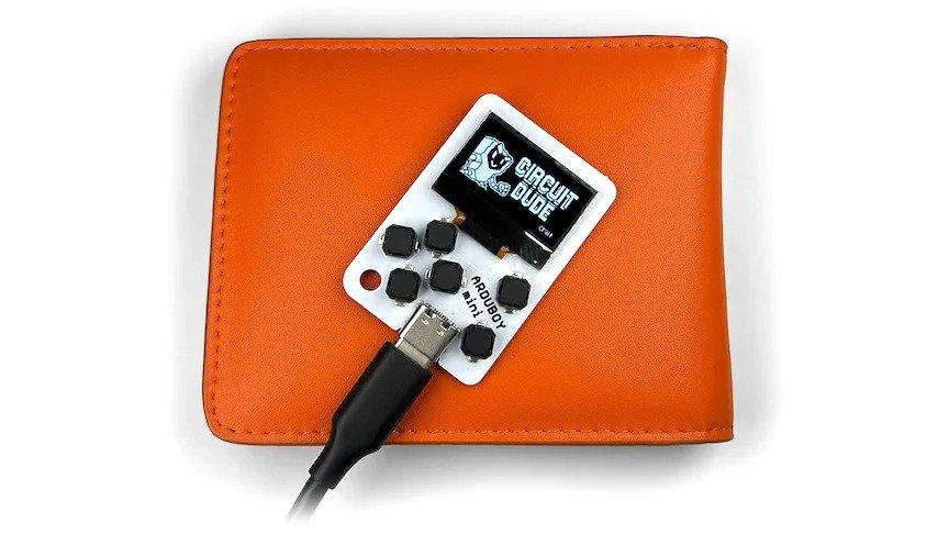 仕様が不思議な超ミニミニレトロゲーム機｢Arduboy Mini｣ | ギズモード