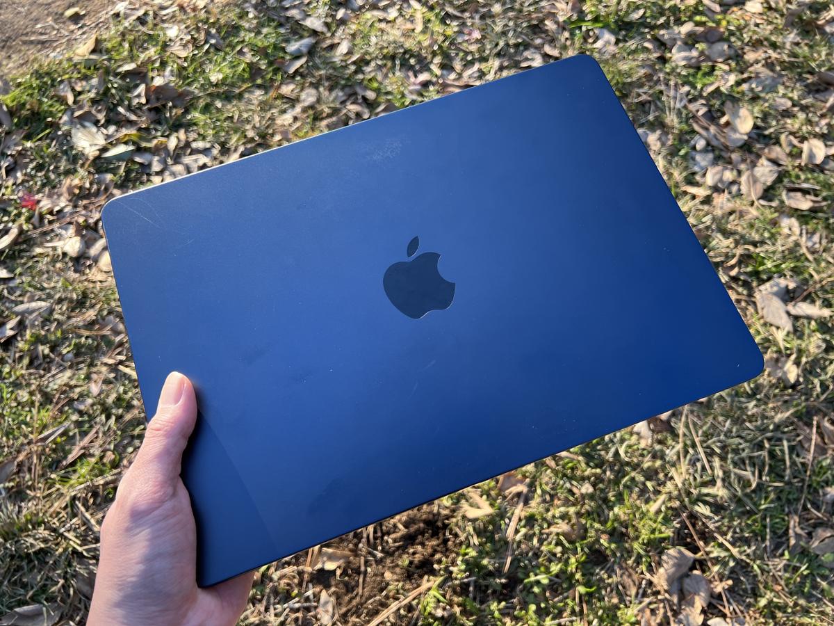 M2 MacBook Airに「悩まずにさっさと買ったほうがいいものもある」と