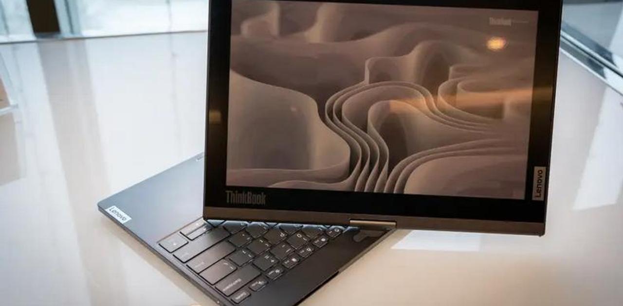 文章作成に集中できそう。回転させると目に優しいワープロみたいなディスプレイになる「ThinkBook Plus Twist」