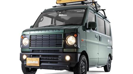 これランドローバーのミニバン?いいえ、スズキ・エブリイです