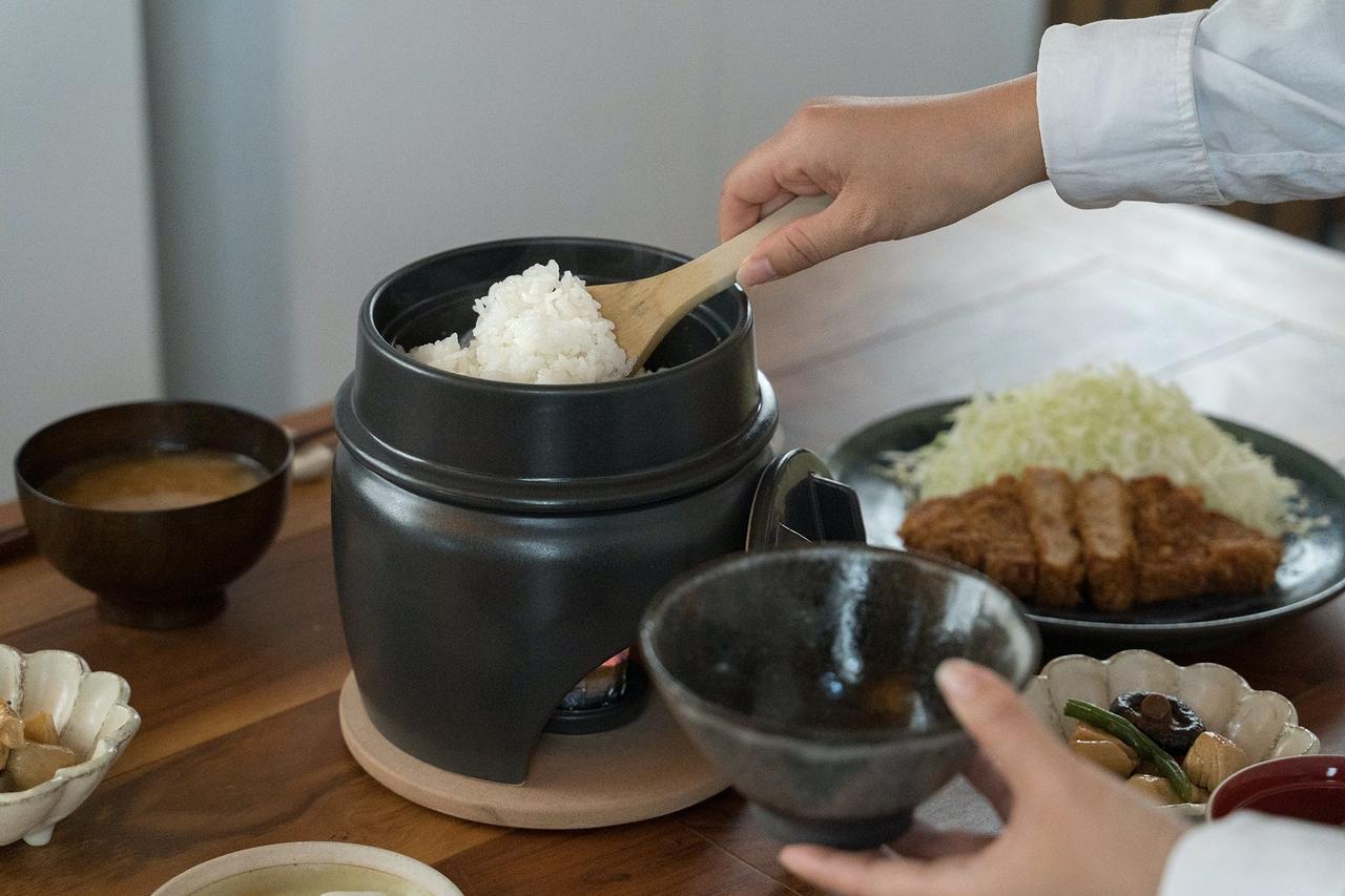 手軽に土鍋ごはんを。コンパクトで卓上でも使える｢有田焼竈門ご飯土鍋｣