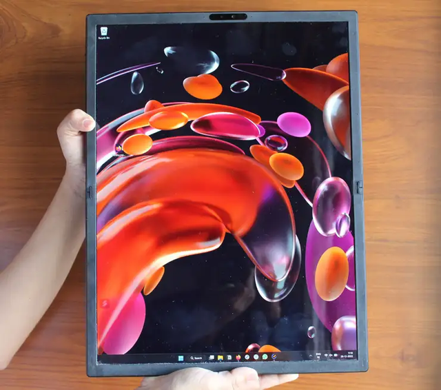 20230126ASUSZenbook17Fold_2