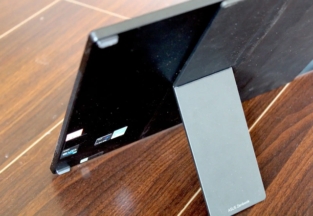 20230126ASUSZenbook17Fold_4