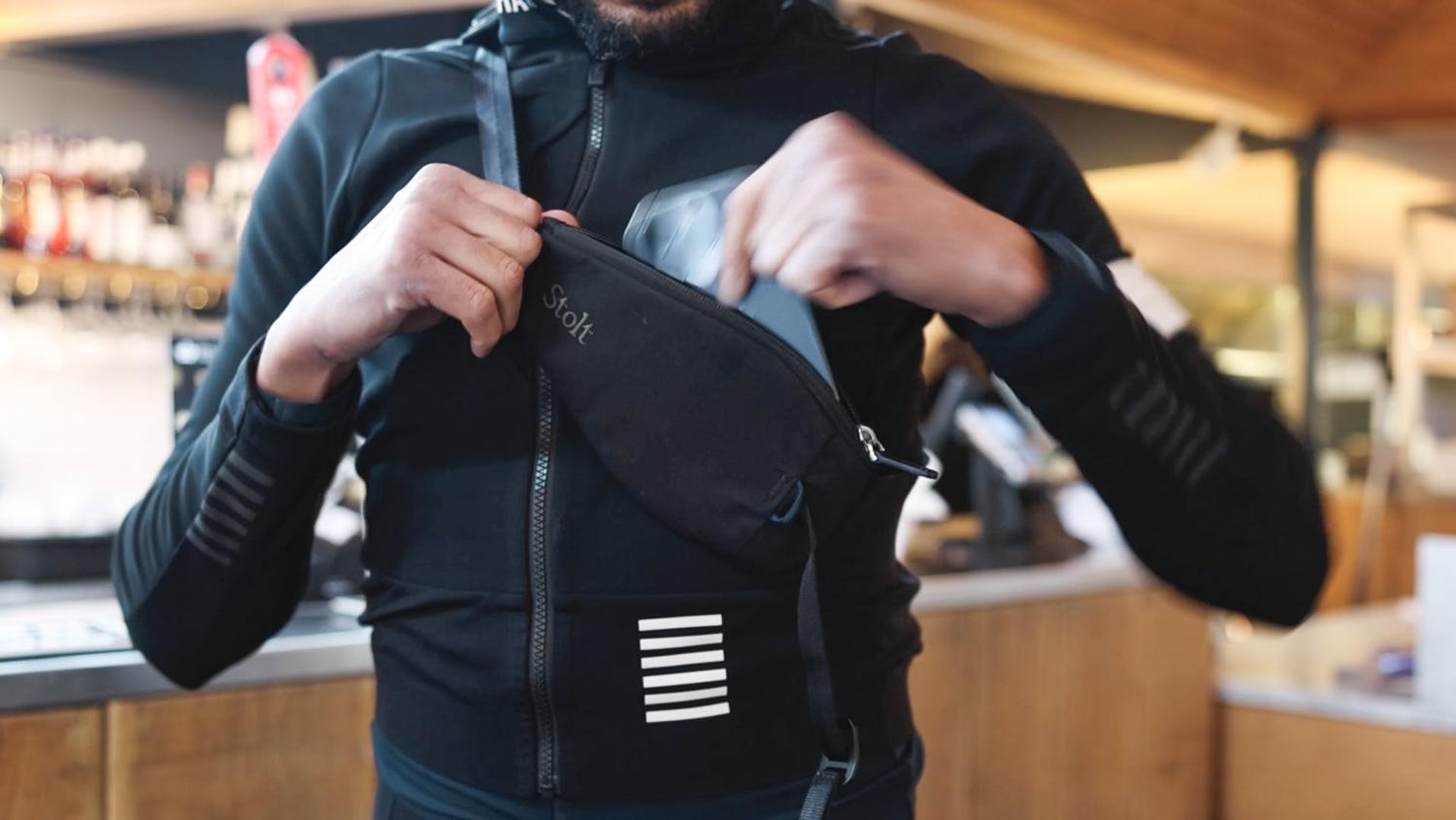 新品即決 希少 ネイビー 揺れ低減バックパック Athlete Stolt