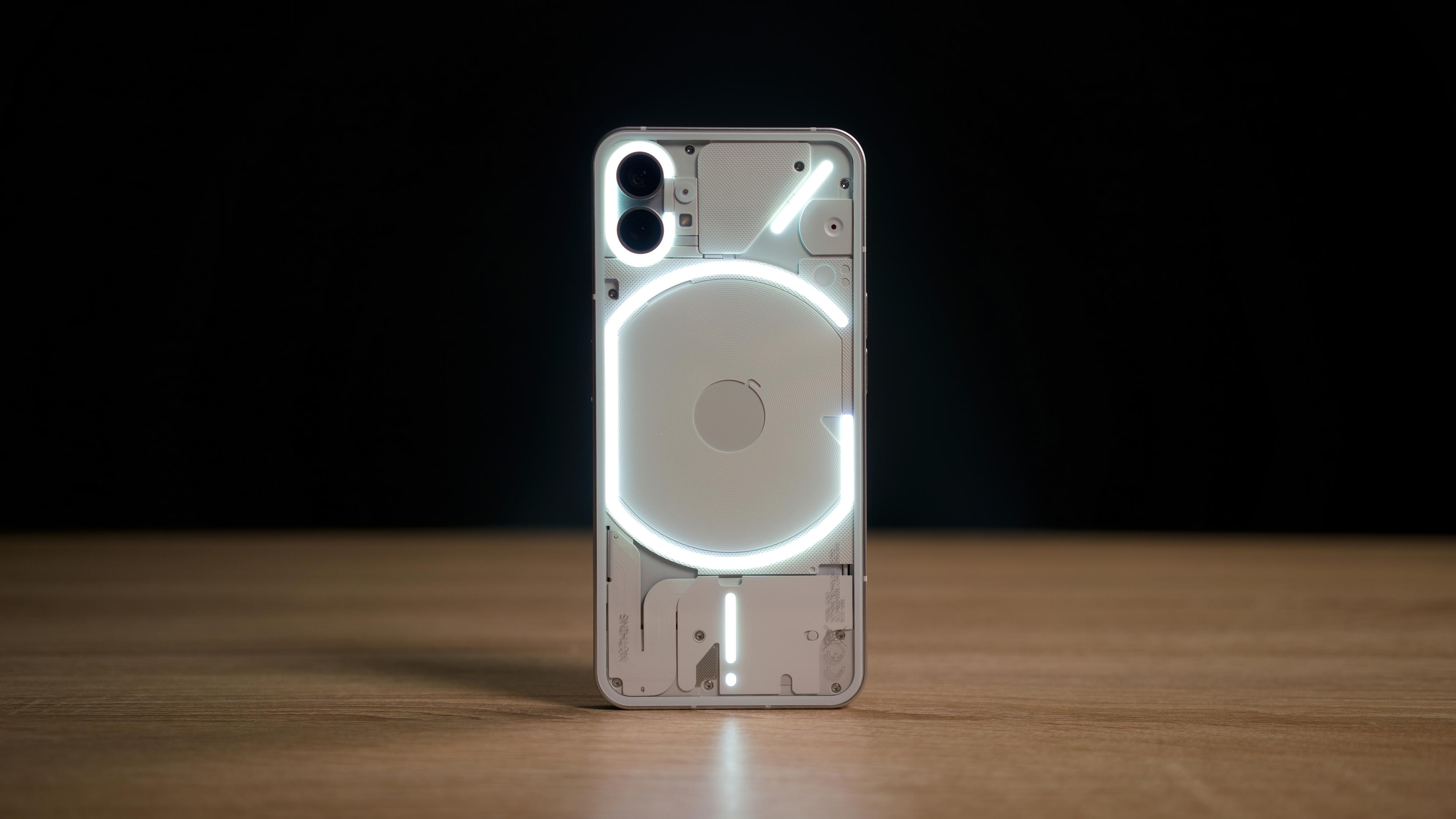 今年中に米国でNothing Phone(2)が発売されるかも | ギズモード・ジャパン